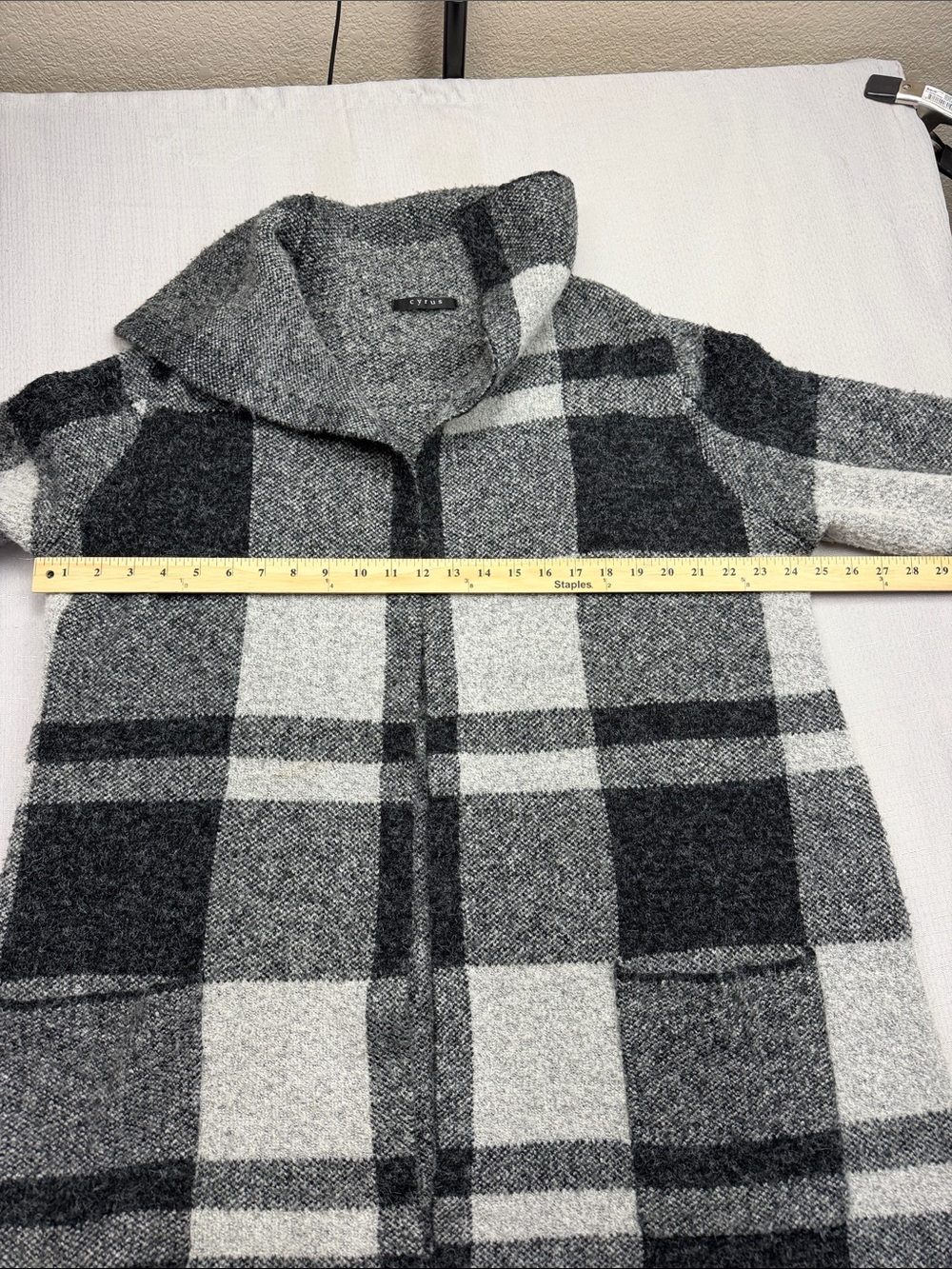Cyrus Gray & White Plaid Long Cardigan front pockets - Picture 3 of 11
